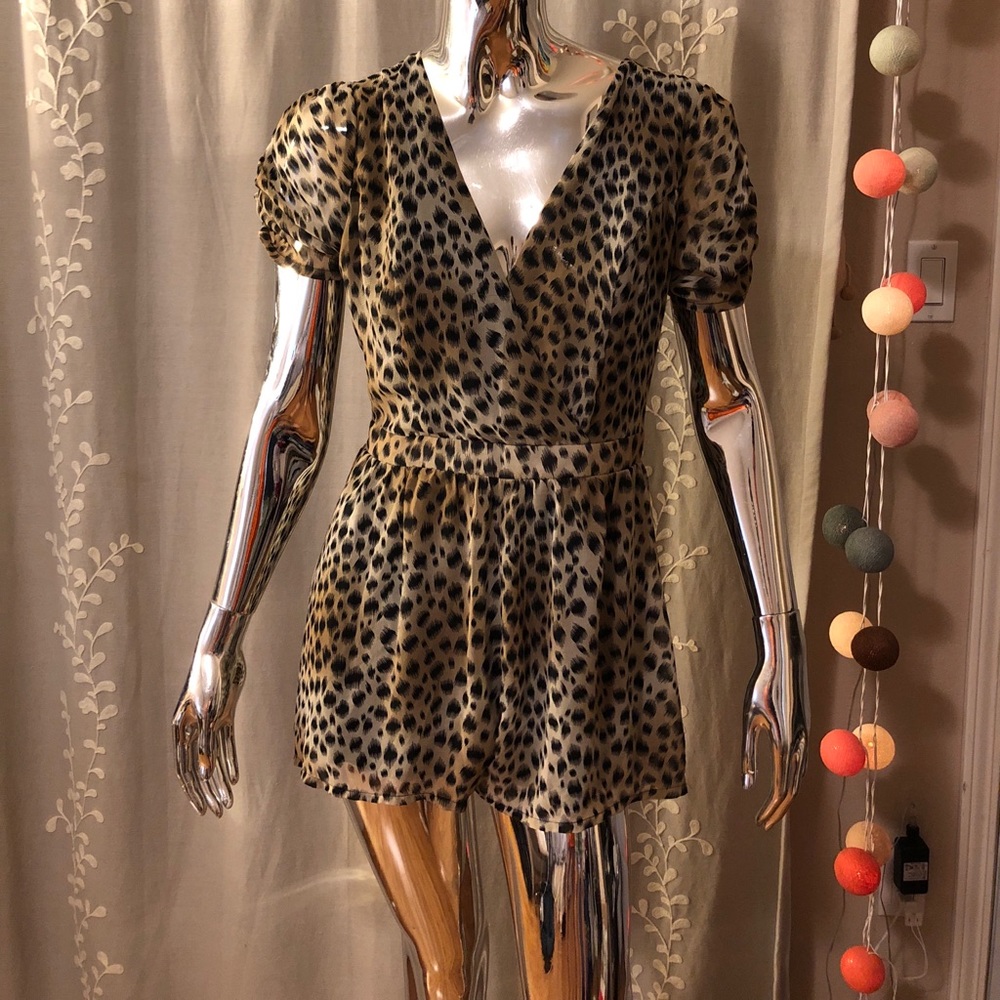 Cheetah Print Ruched Sleeve Romper
